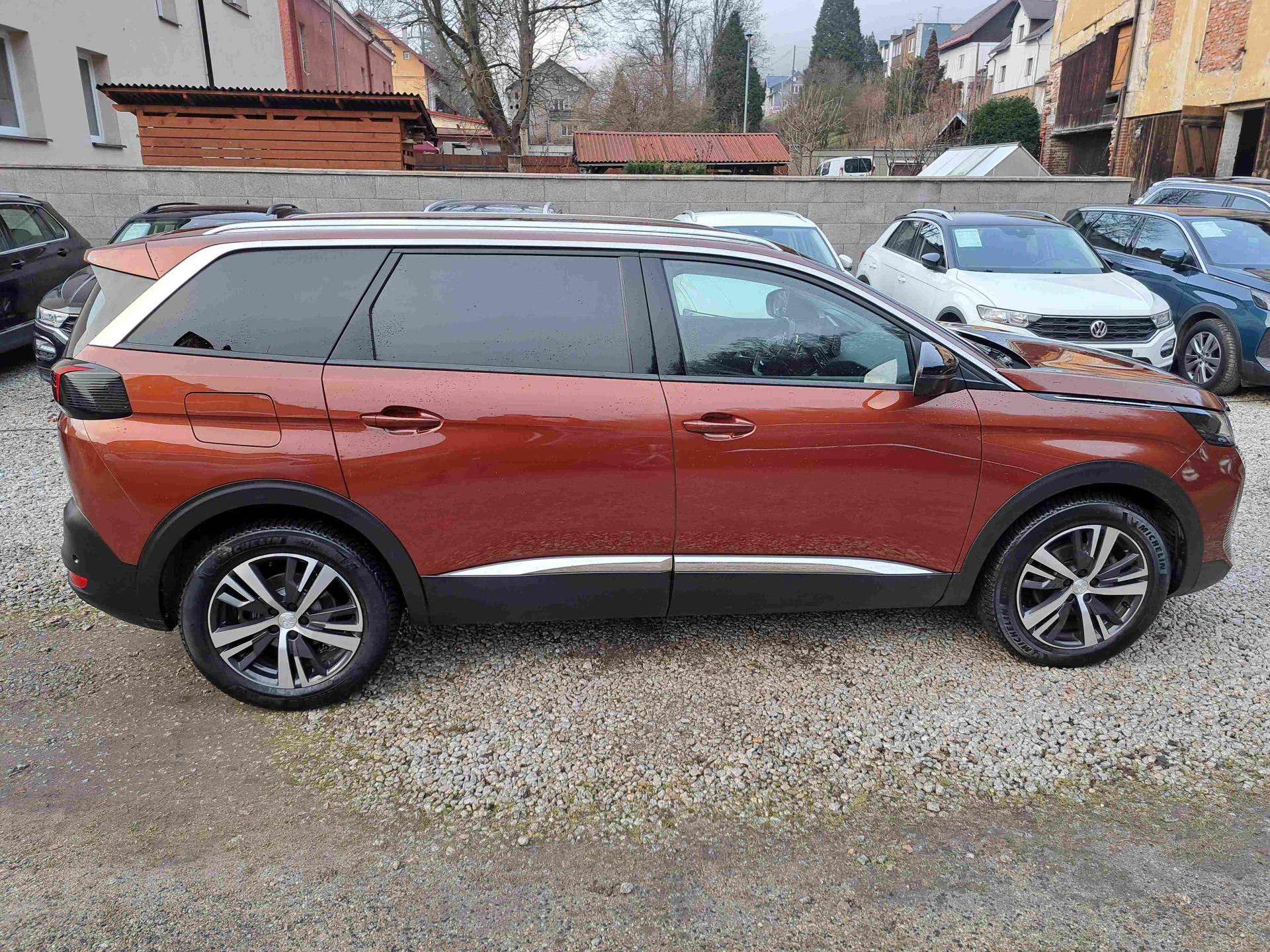 Peugeot 5008 1,5 HDI EAT8 ALLURE LED NAVI