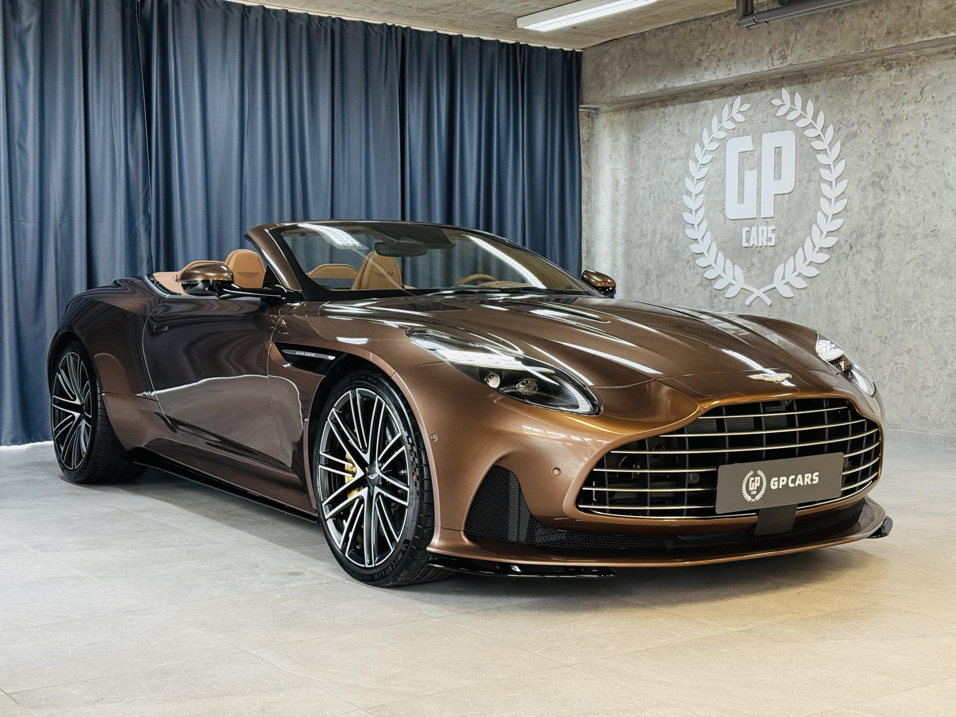 Aston Martin DB12 *VOLANTE*B&W*CABRIO*ZÁRUKA*