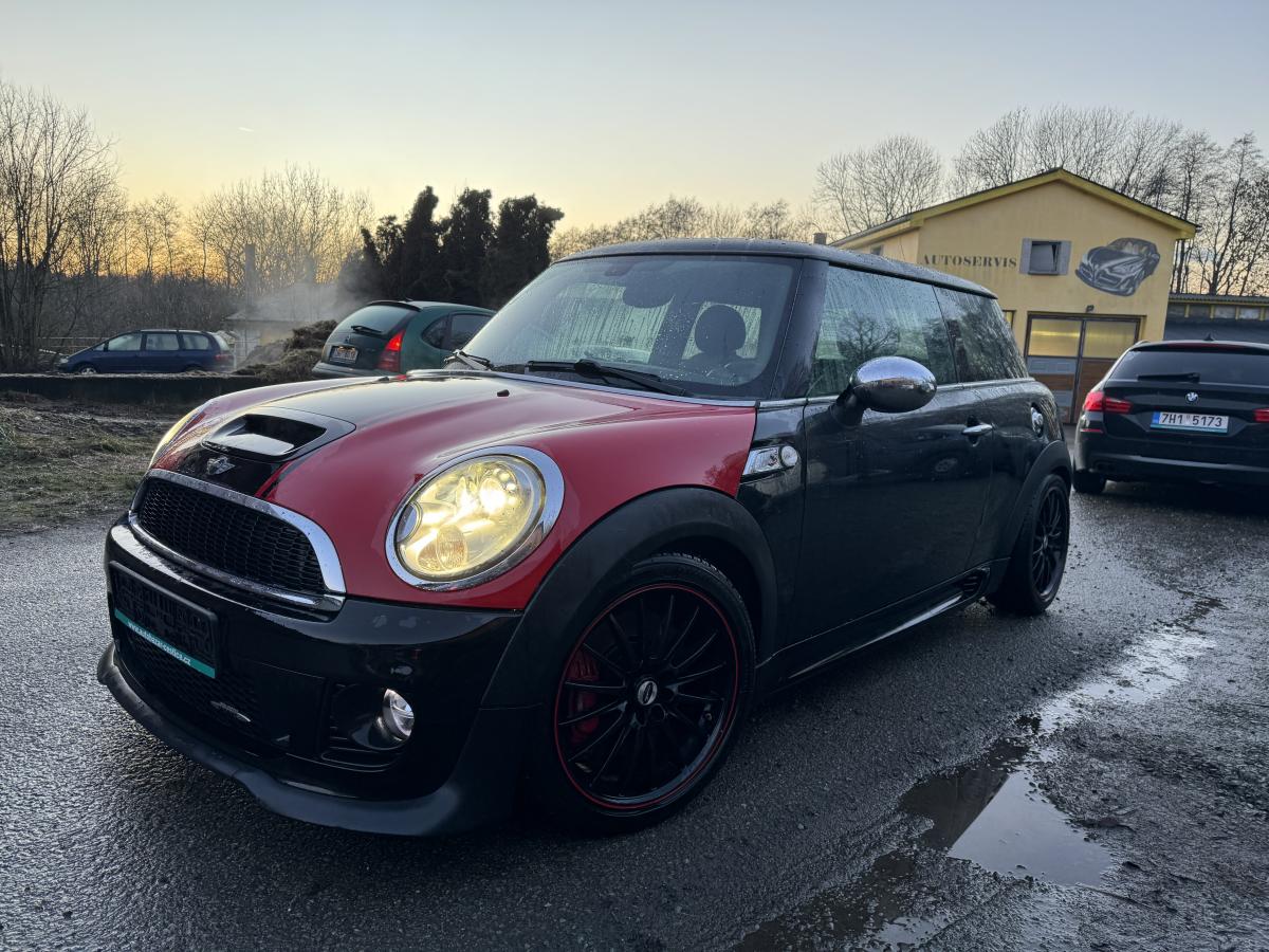 Mini Cooper S 1.6 JCW 155 kw SERVISKA
