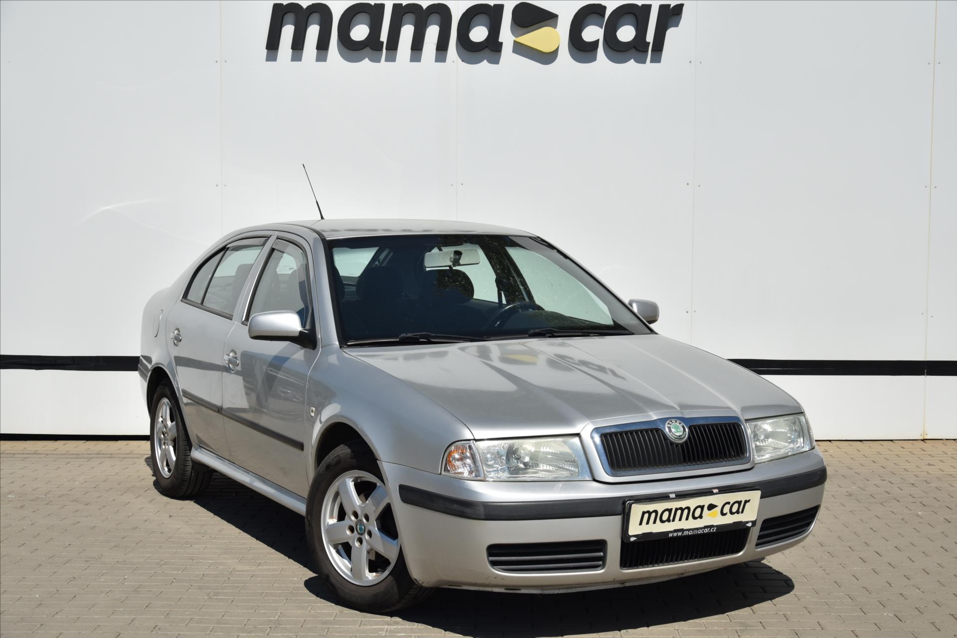 Škoda Octavia 1.6i 75kW SERVISNÍ KNIHA ČR