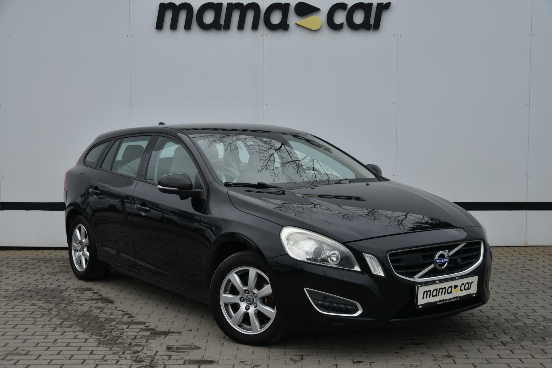Volvo V60 2.0D 120kW SERVISNÍ KNIHA