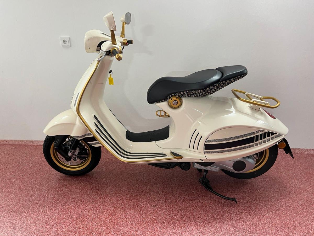 Vespa 946 946 CHRISTIAN DIOR
