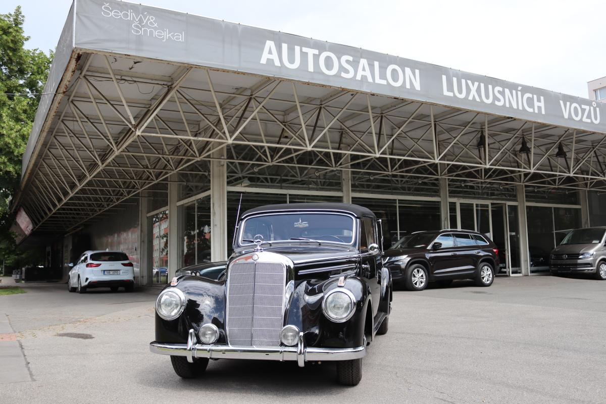 Mercedes-Benz W187 220B CABRIO