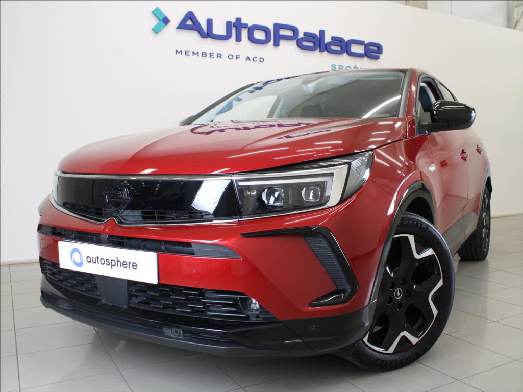 Opel Grandland 1,6 PHEV 165kW LED Matrix ČR