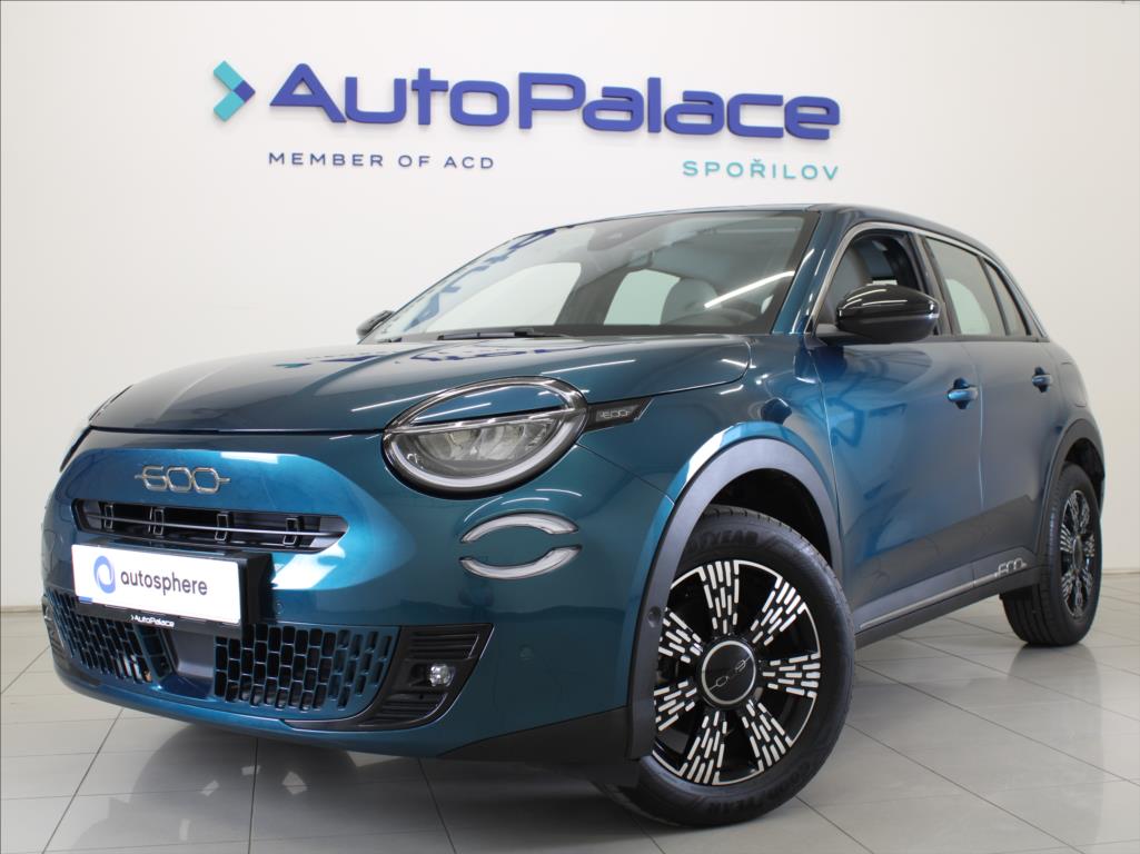 Fiat 600 1,2 Hybrid 145k. Icon 11tkm.ČR