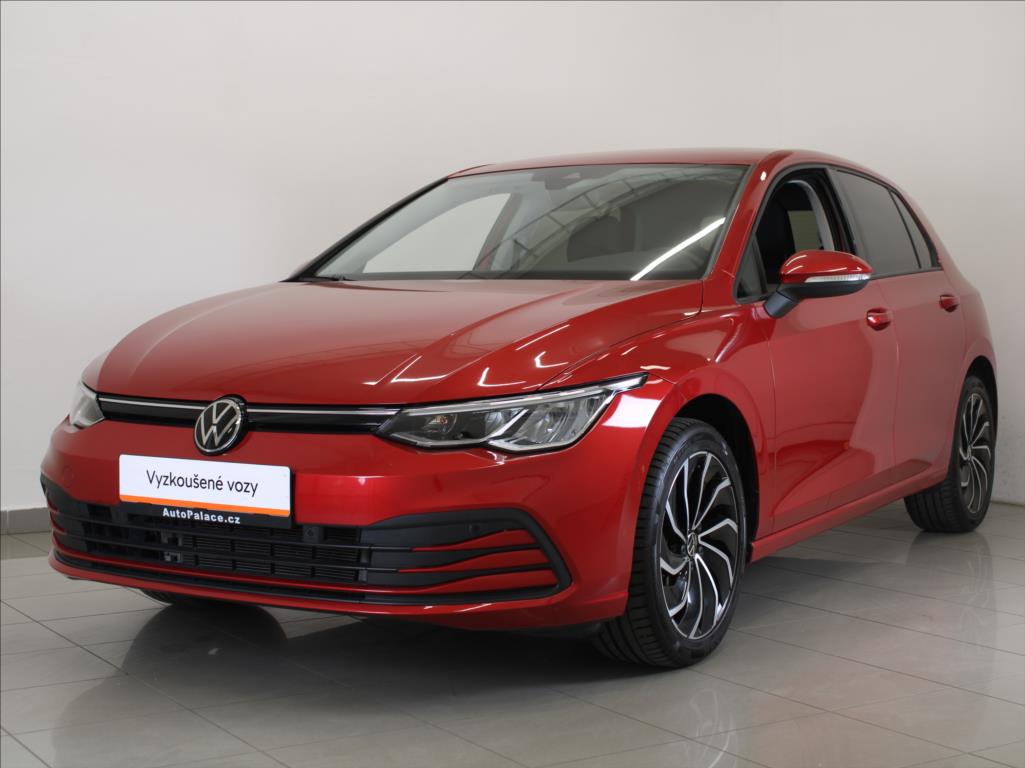Volkswagen Golf 1,0 TSi 81kW Life ČR 31tkm.