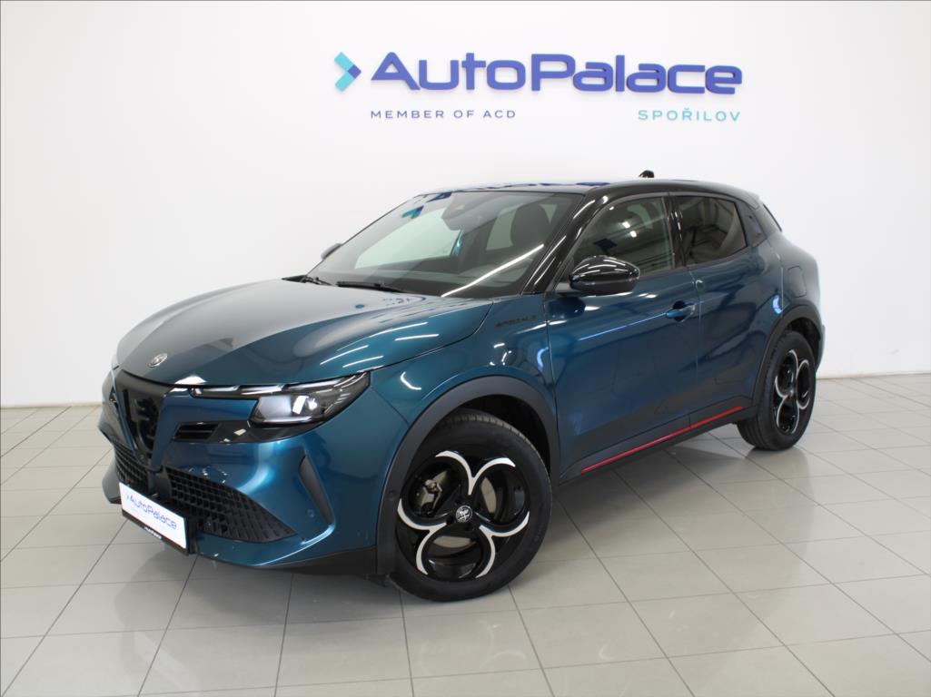 Alfa Romeo Junior 1,2 Hybrid 145k.PANO.El.sed.ČR