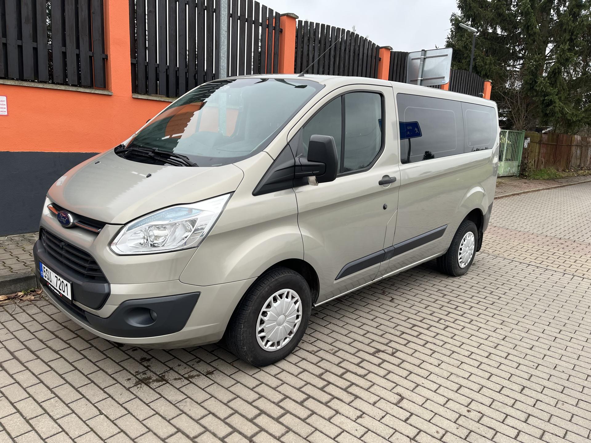Ford Tourneo Custom 2.2 TDCi 9 Míst