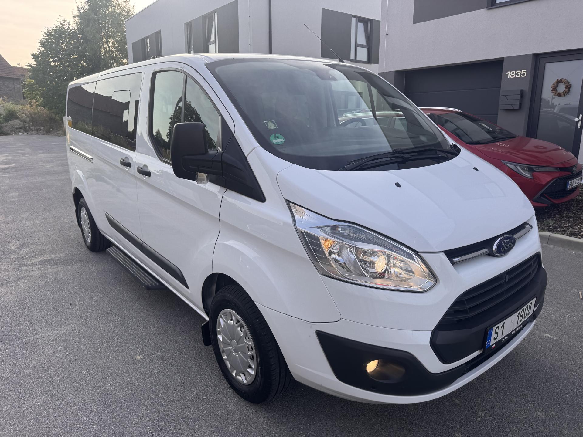 Ford Tourneo Custom 2.2TDCI 92KW L2 9.MÍST - foto 4