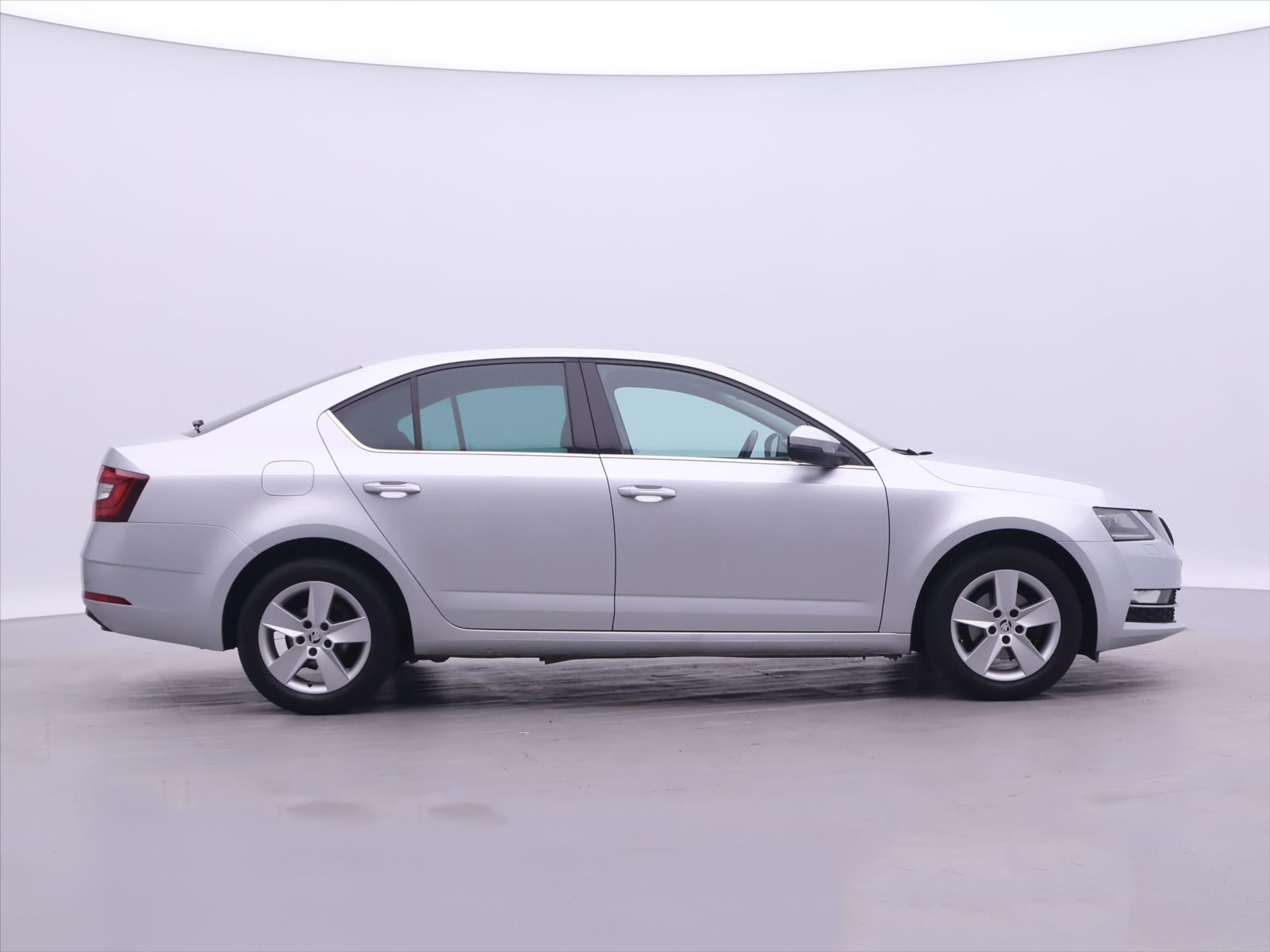 Škoda Octavia 1,6 TDI 85kW DSG CZ Style DPH