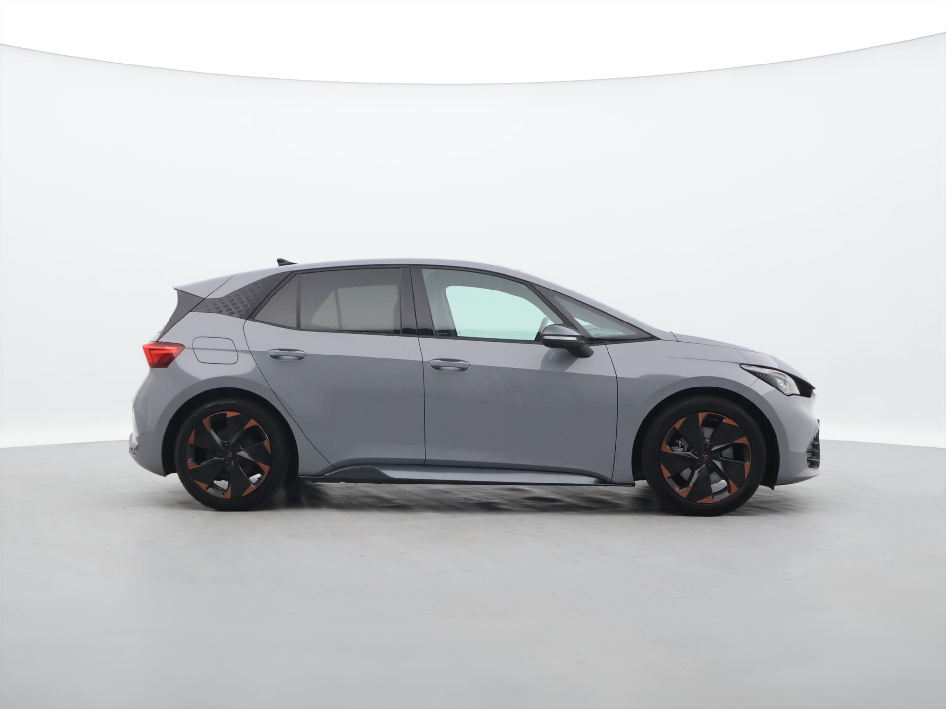 Cupra Born 62kWh 170kW SOH 94,6% DPH - foto 8