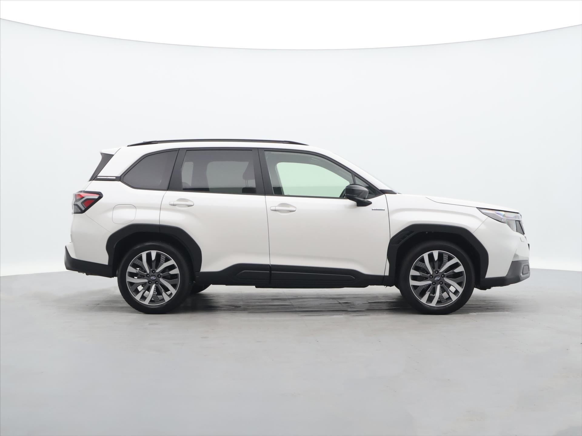 Subaru Forester 2,0 e-EyeSight 100kW CZ CVT - foto 8