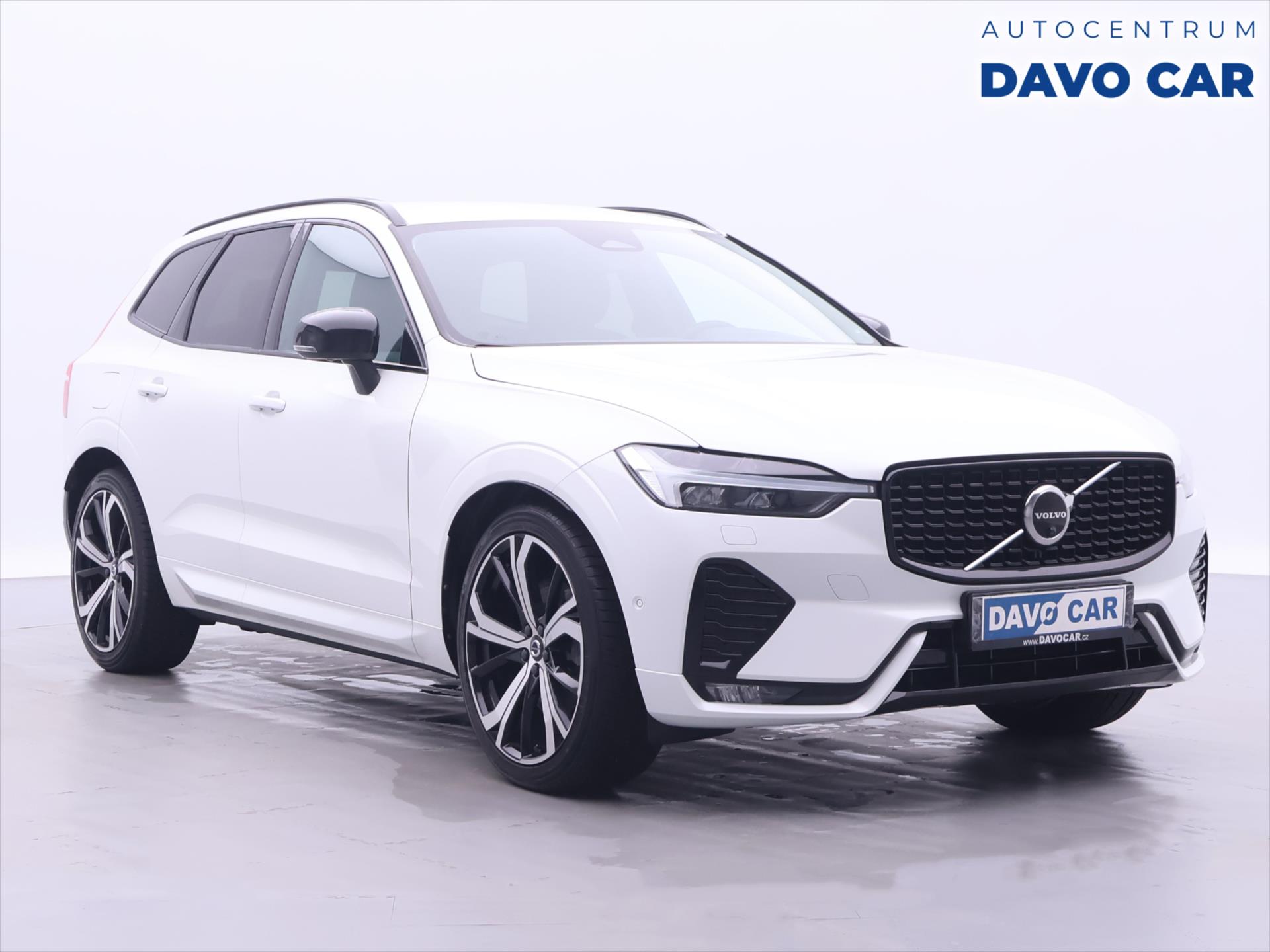 Volvo XC60 2,0 B5 173kW AWD Plus Dark CZ