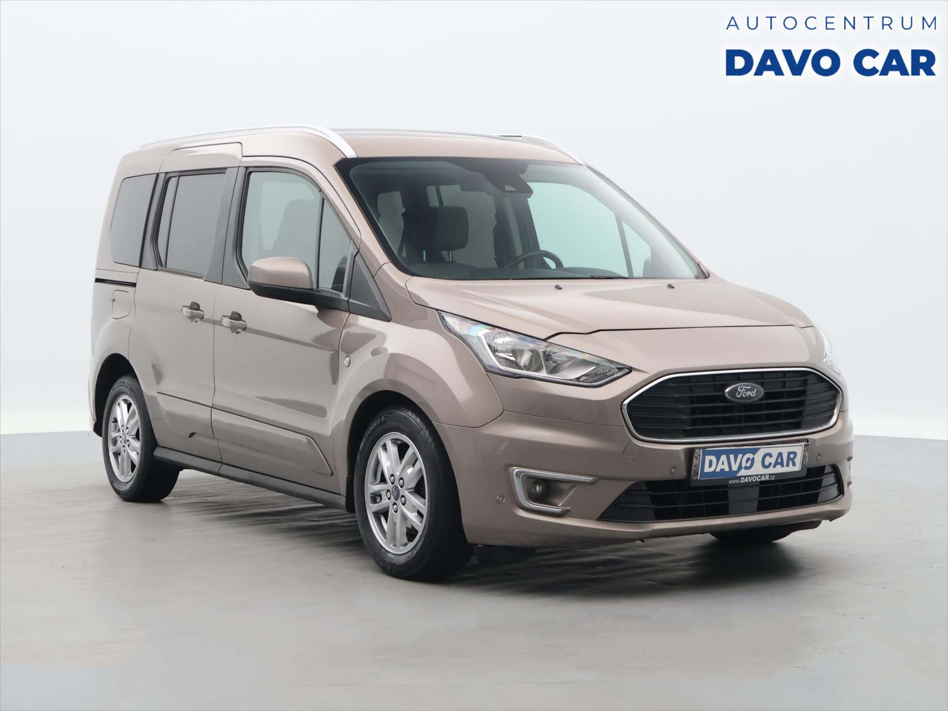Ford Tourneo Connect 1,5 TDCI Titanium Tažné CZ