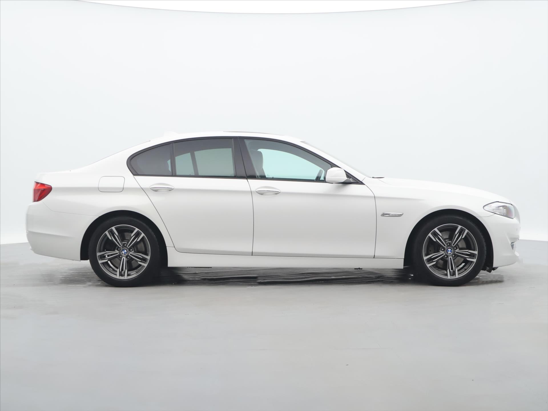 BMW Řada 5 3,0 530d 190KW xDrive CZ - foto 8