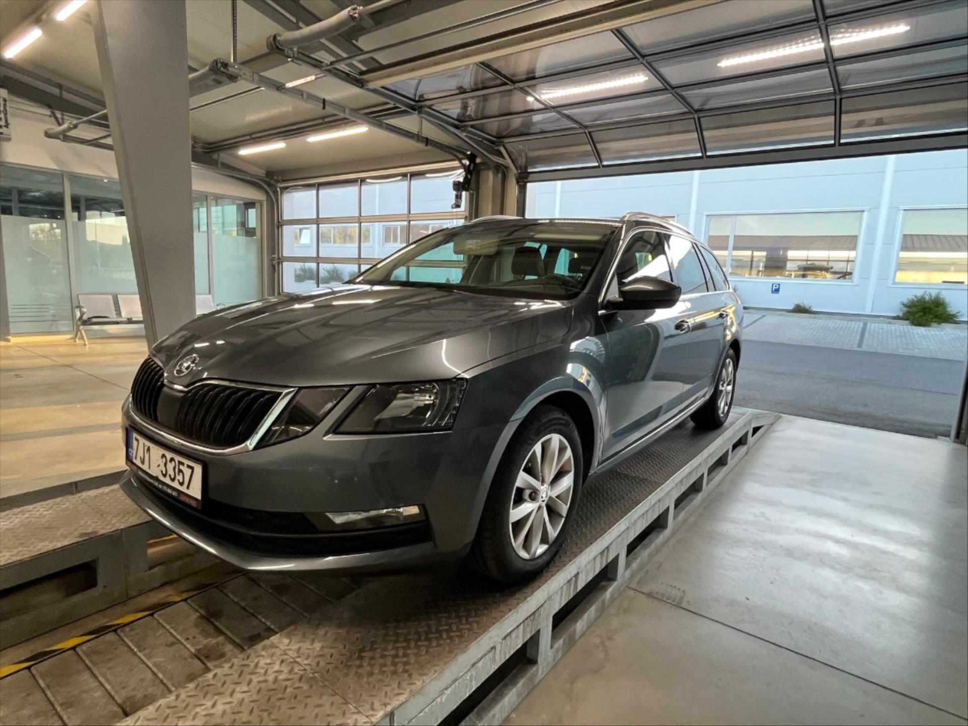 Škoda Octavia 1.6 TDI 85kW DSG Navi Tažné