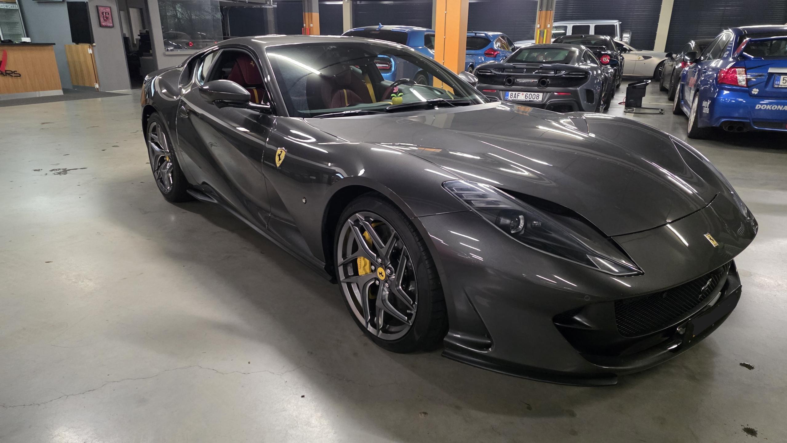 Ferrari 812 2roky ZÁRUKA plný SERVIS