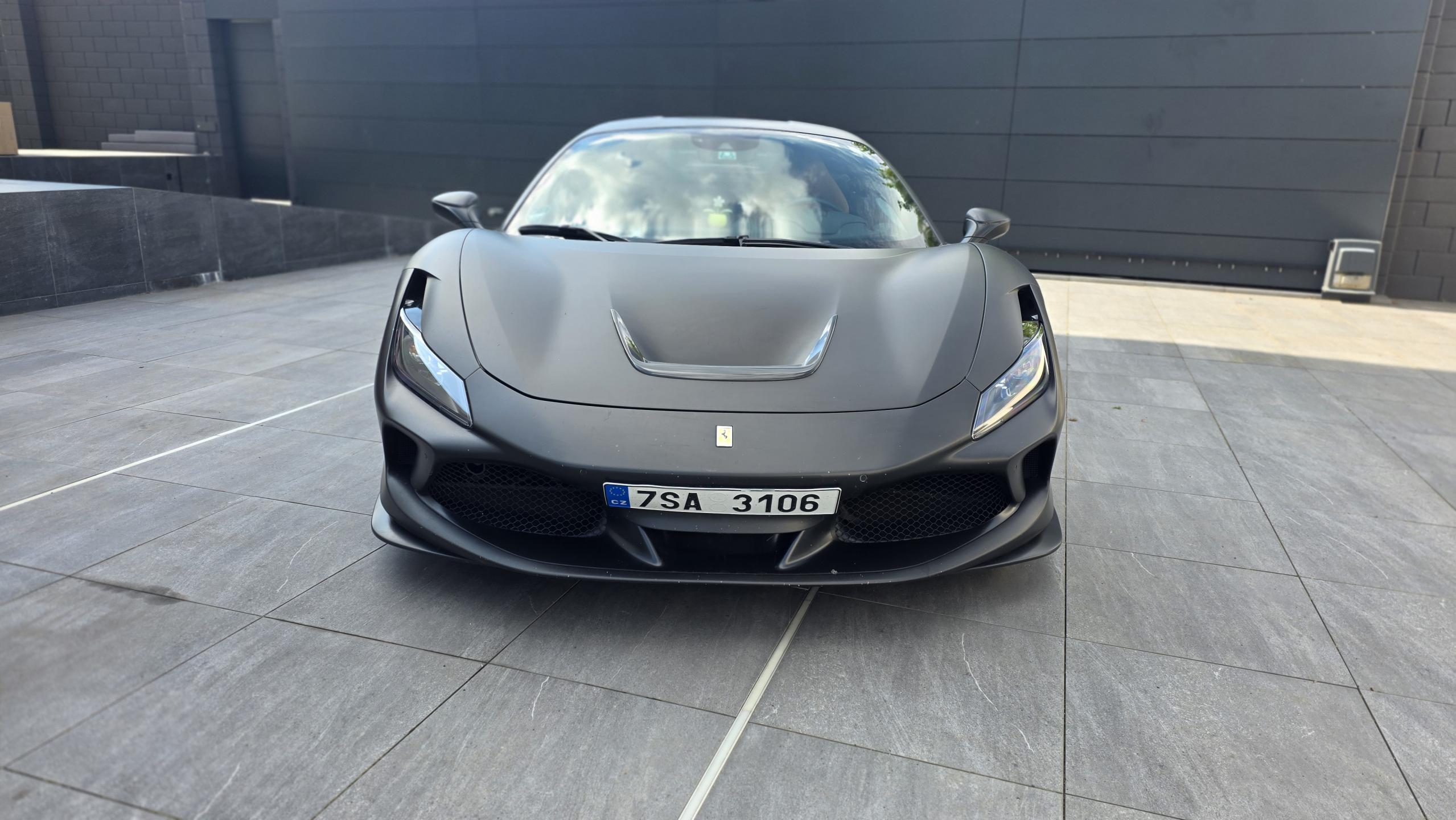 Ferrari F8 SERVIS-PLNÁ ÁRUKA-MAT WRAP