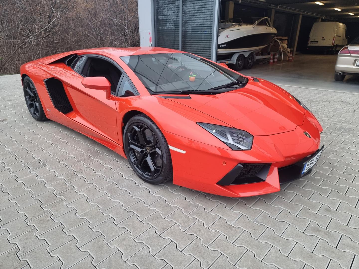 Lamborghini Aventador LP700-4 PLNÝ SERVIS