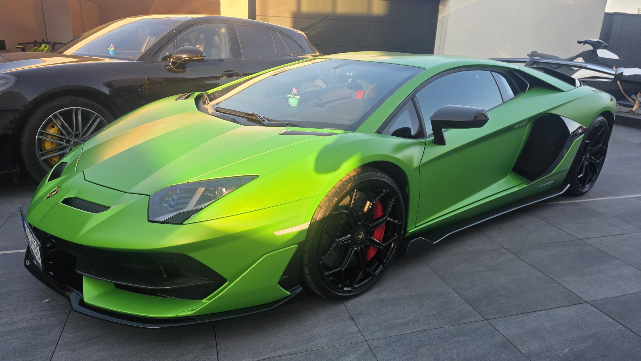 Lamborghini Aventador SVJ MAT GREEN-CARBON-SERVIS