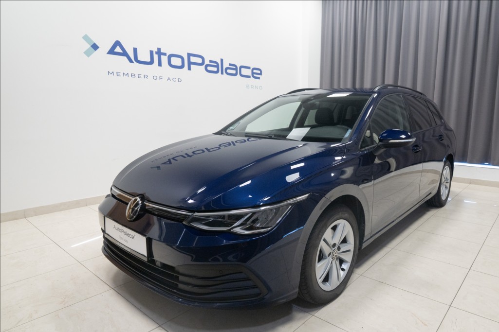 Volkswagen Golf 1,5 eTSI DSG KAMERA VÝHŘEV ČR