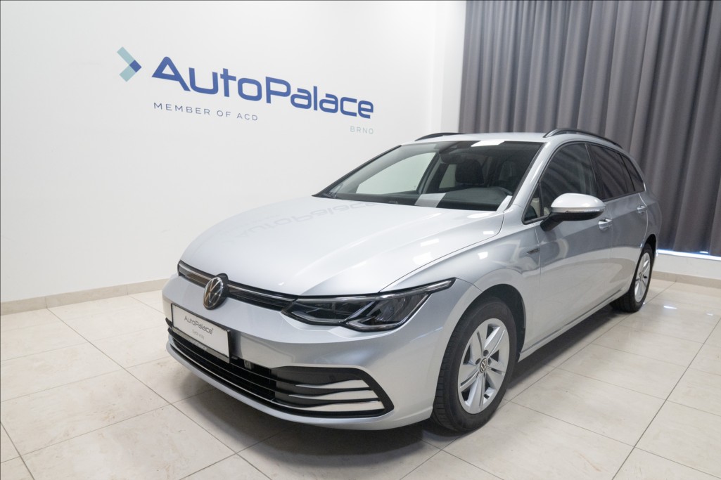Volkswagen Golf 1,5 TSI KEYLESS KAMERA VÝHŘEV