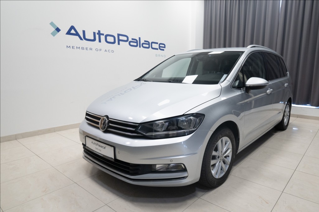 Volkswagen Touran 2,0 TDI MASÁŽ KAMERA VÝHŘEV ČR