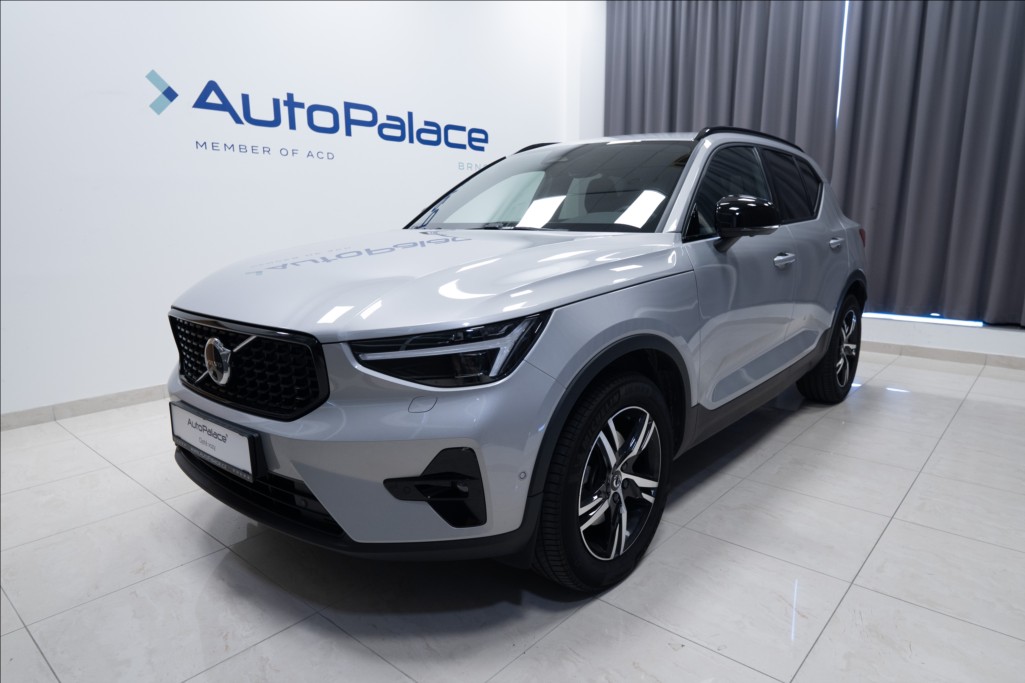 Volvo XC40 2,0 B3 NAVI KAMERA 360° TAŽNÉ