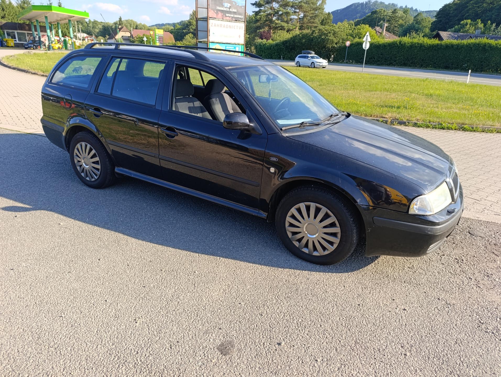 Škoda Octavia 2.0 MPi combi tažné klima