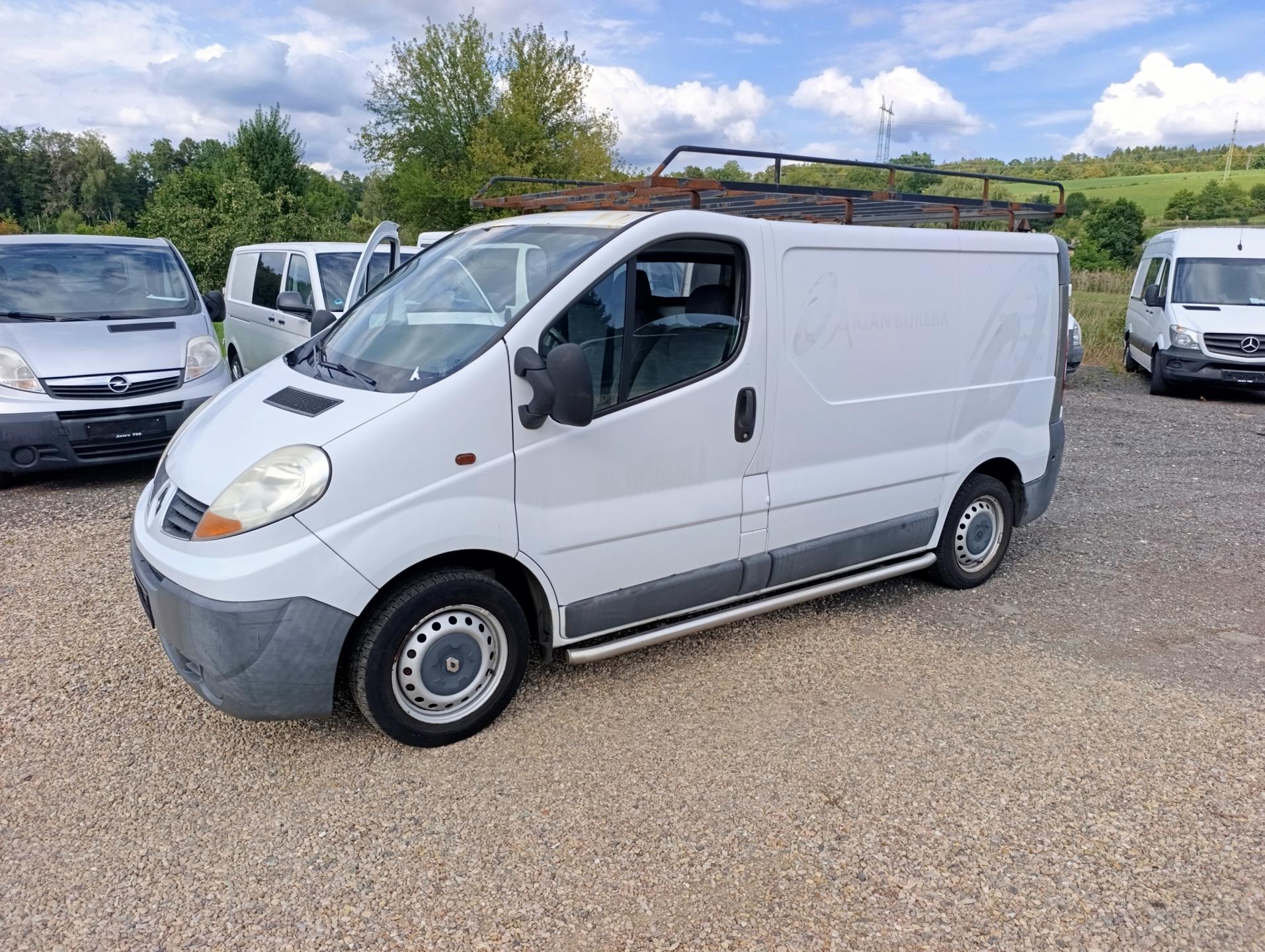 Renault Trafic 2.0 DCi tažné zahrádk 169t. km