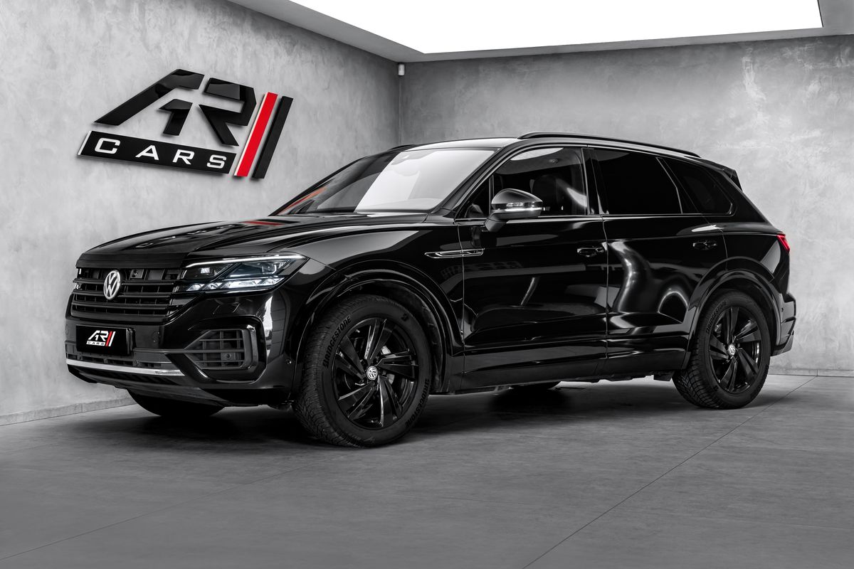 Volkswagen Touareg 210kW Rline Vzduch Masáže HuD