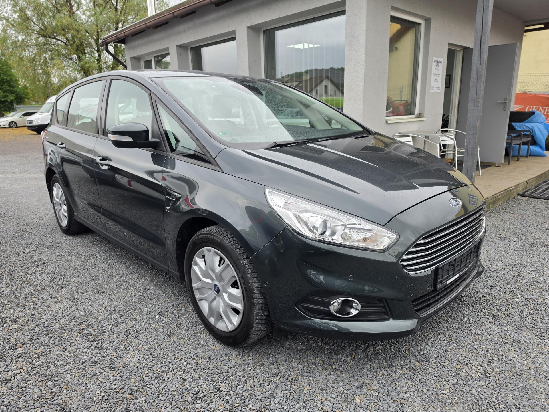 Ford S-MAX 1.5 i Navi Parkovací senzory
