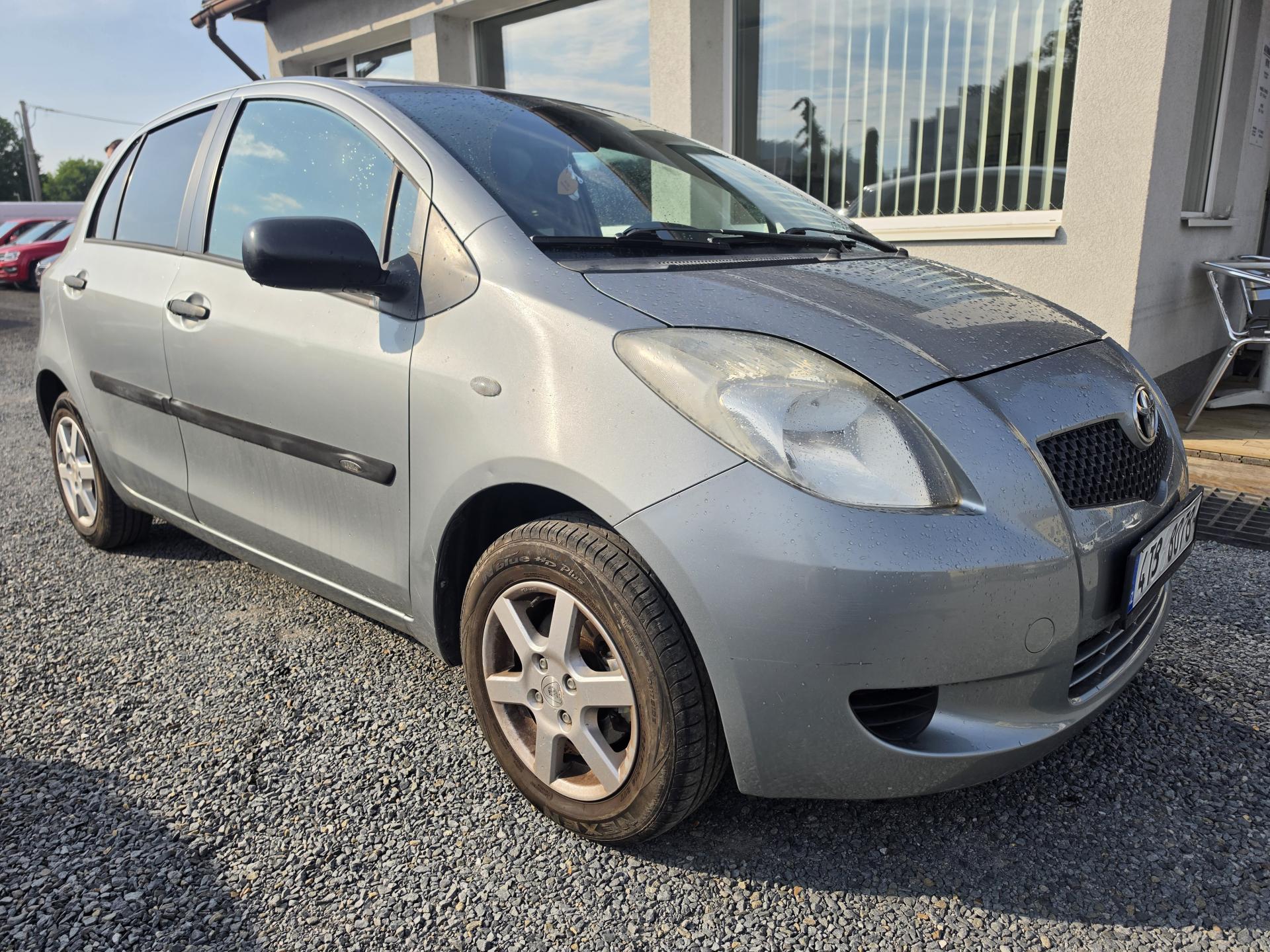 Toyota Yaris 1.0 VVTi klimatizace