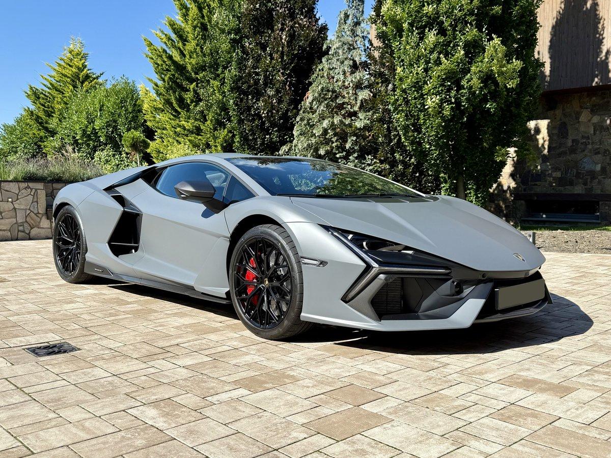 Lamborghini Revuelto
