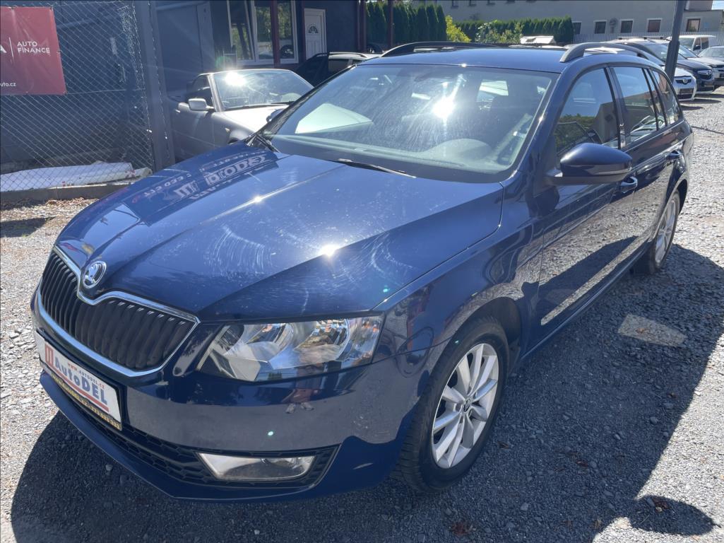 Škoda Octavia 1,6 TDi DSG Navigace,Tempomat