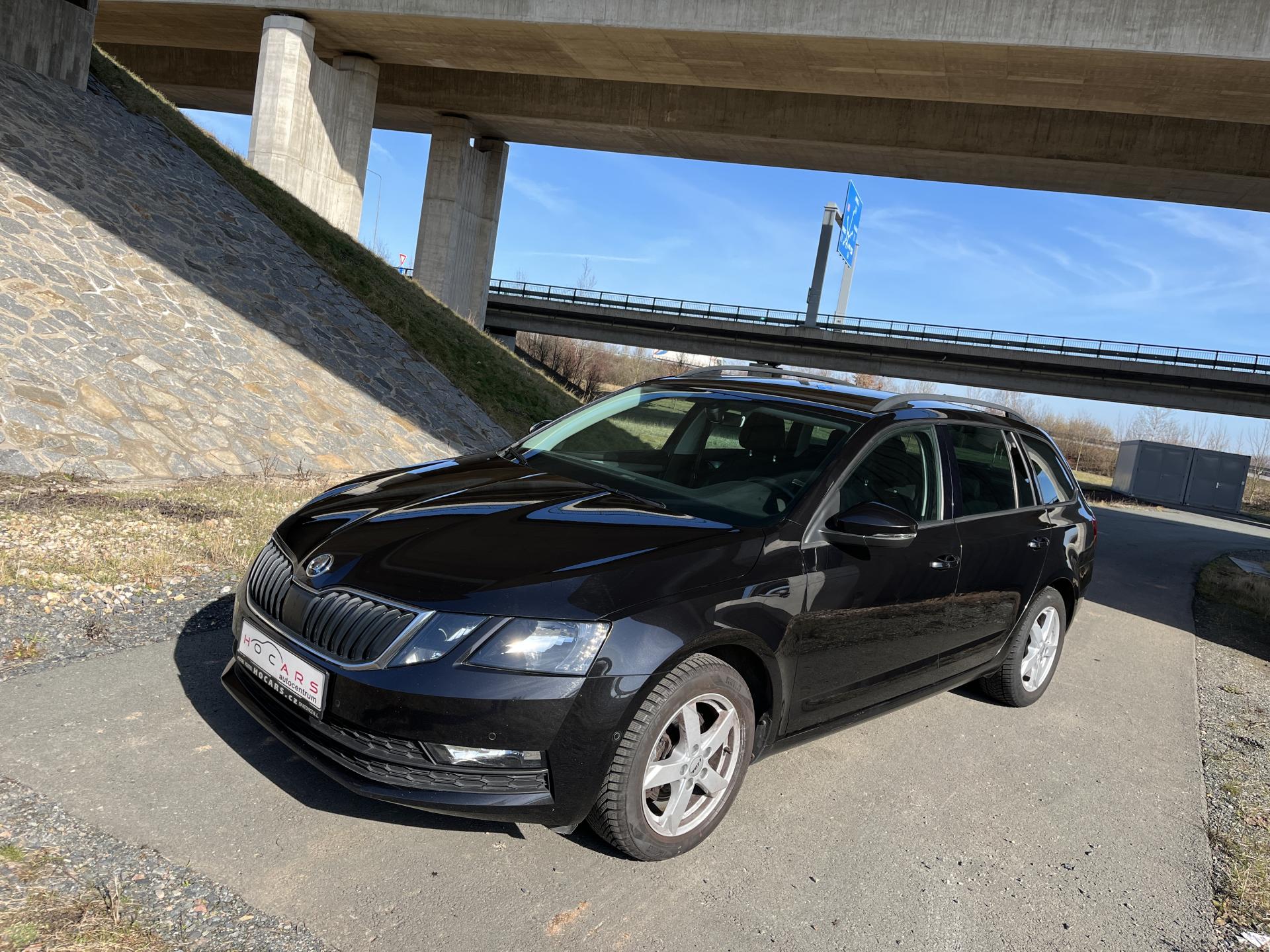 Škoda Octavia 2.0TDI NAVI*NEZ*TOPENÍ*TAŽNÉ !