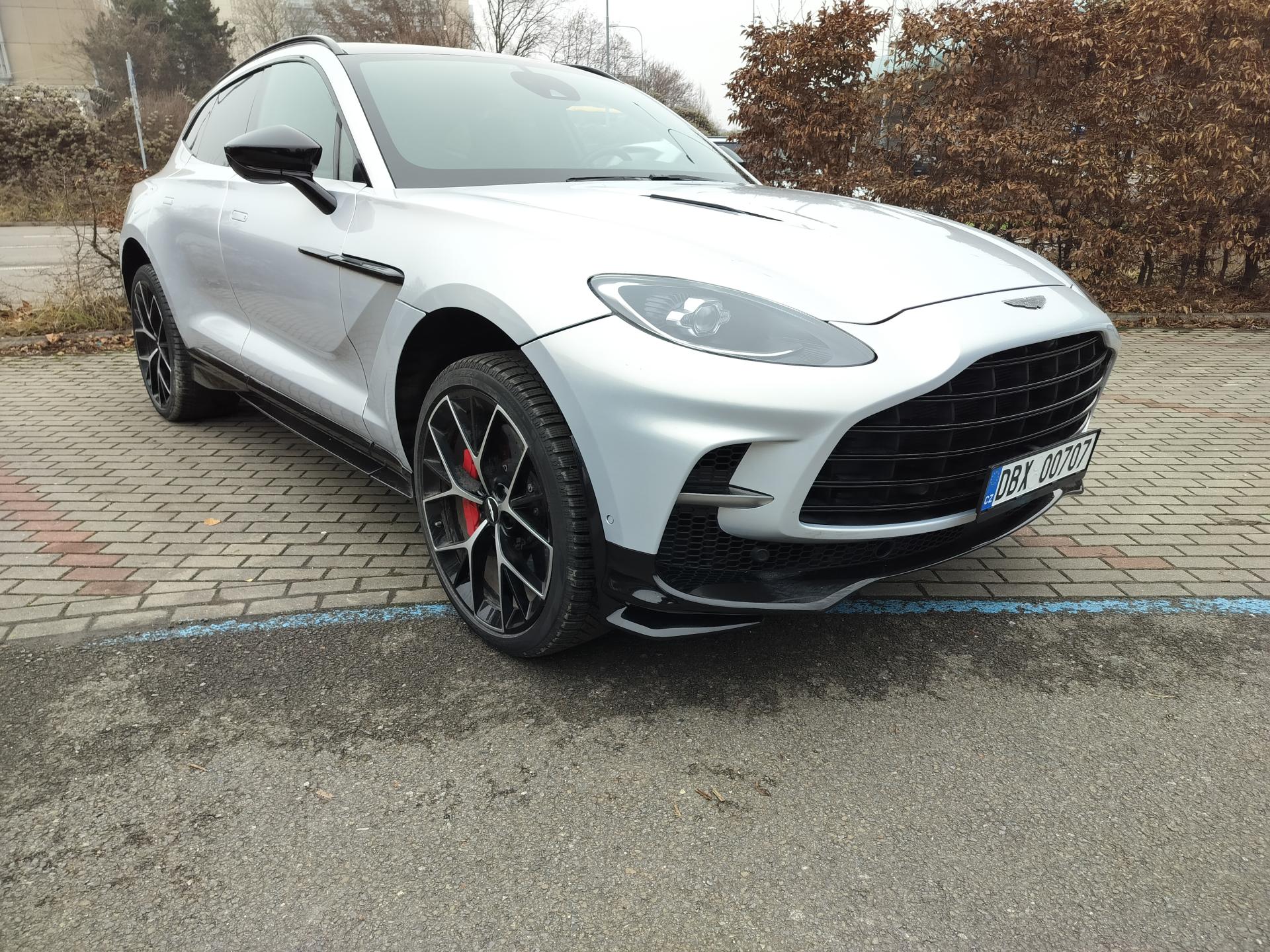 Aston Martin DBX 707 23"