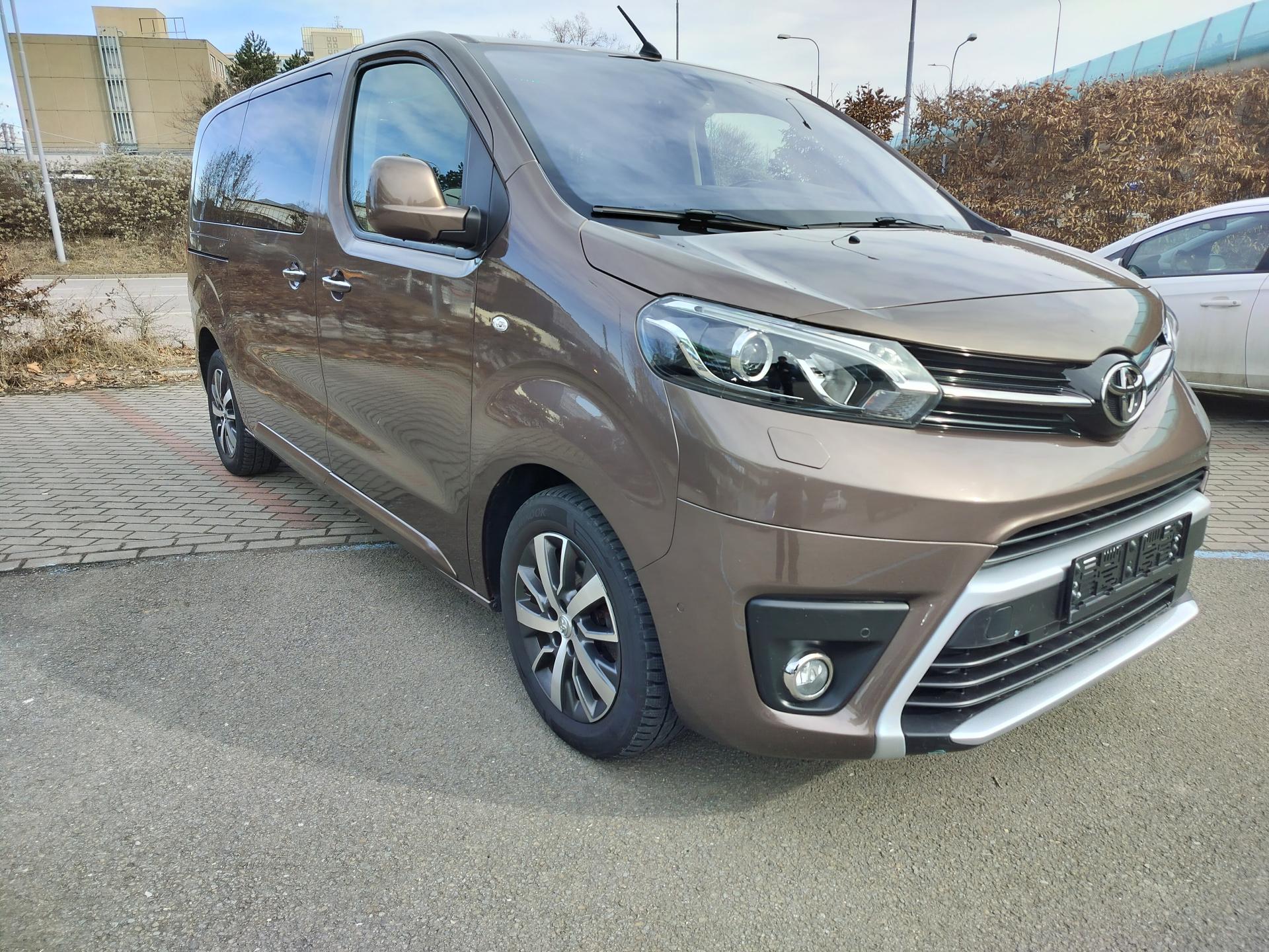 Toyota ProAce Verso 4x4 kůže, navi, 8 míst, tažné