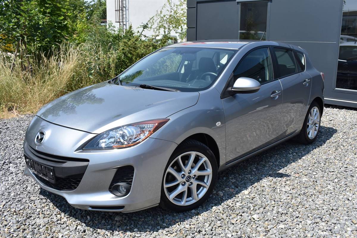 Mazda 3 1,6 16V SPORT,1.M,KRÁSNÁ!