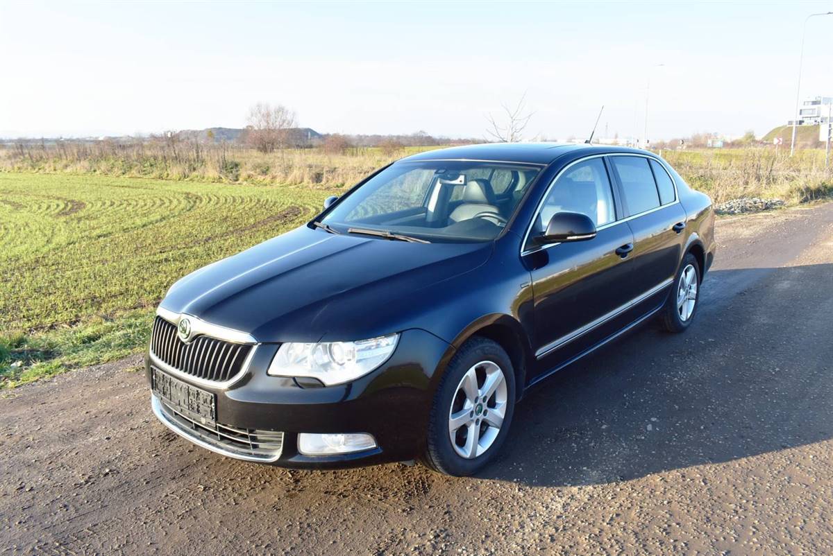 Škoda Superb 2,0 TDI SERVIS STK NOVÉ DSG!