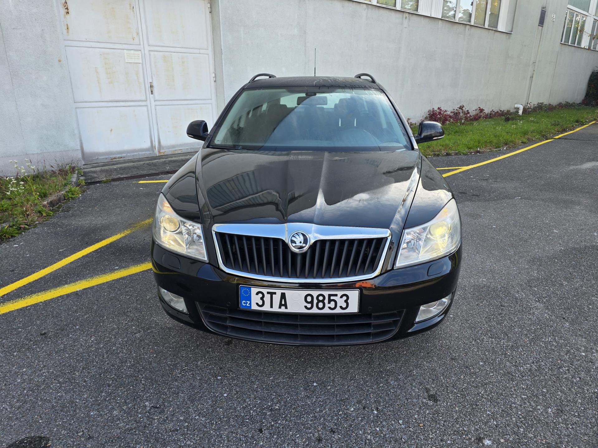Škoda Octavia 2 face 2.0 TDi 103kw DSG, xeno