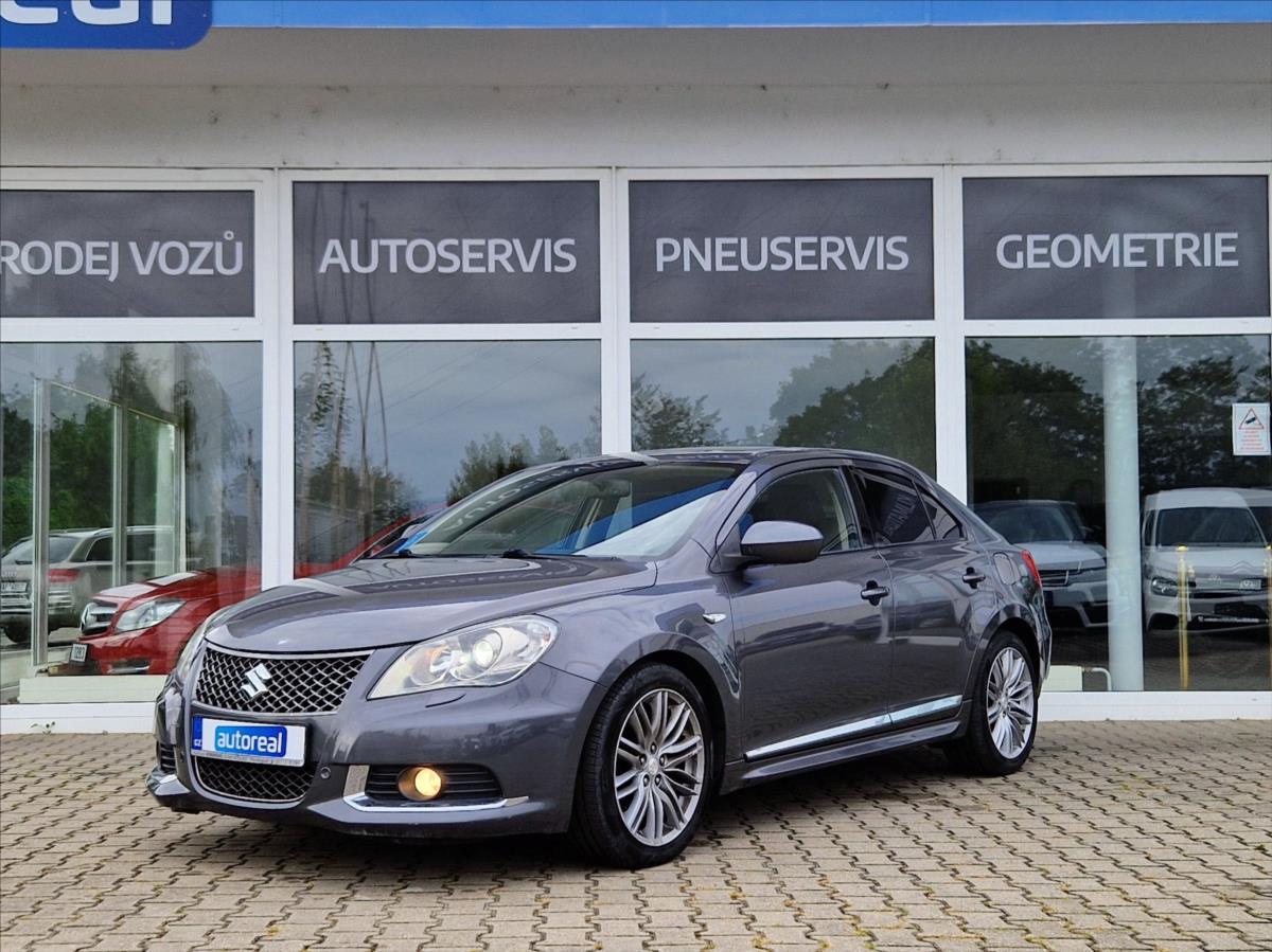 Suzuki Kizashi 2,4 i 4x4 XENON AC ŠÍBR VÝHŘEV