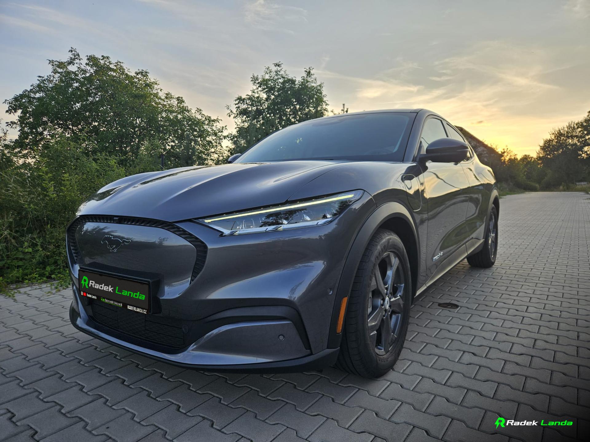 Ford Mustang Mach-E Kamera, Navi, kůže