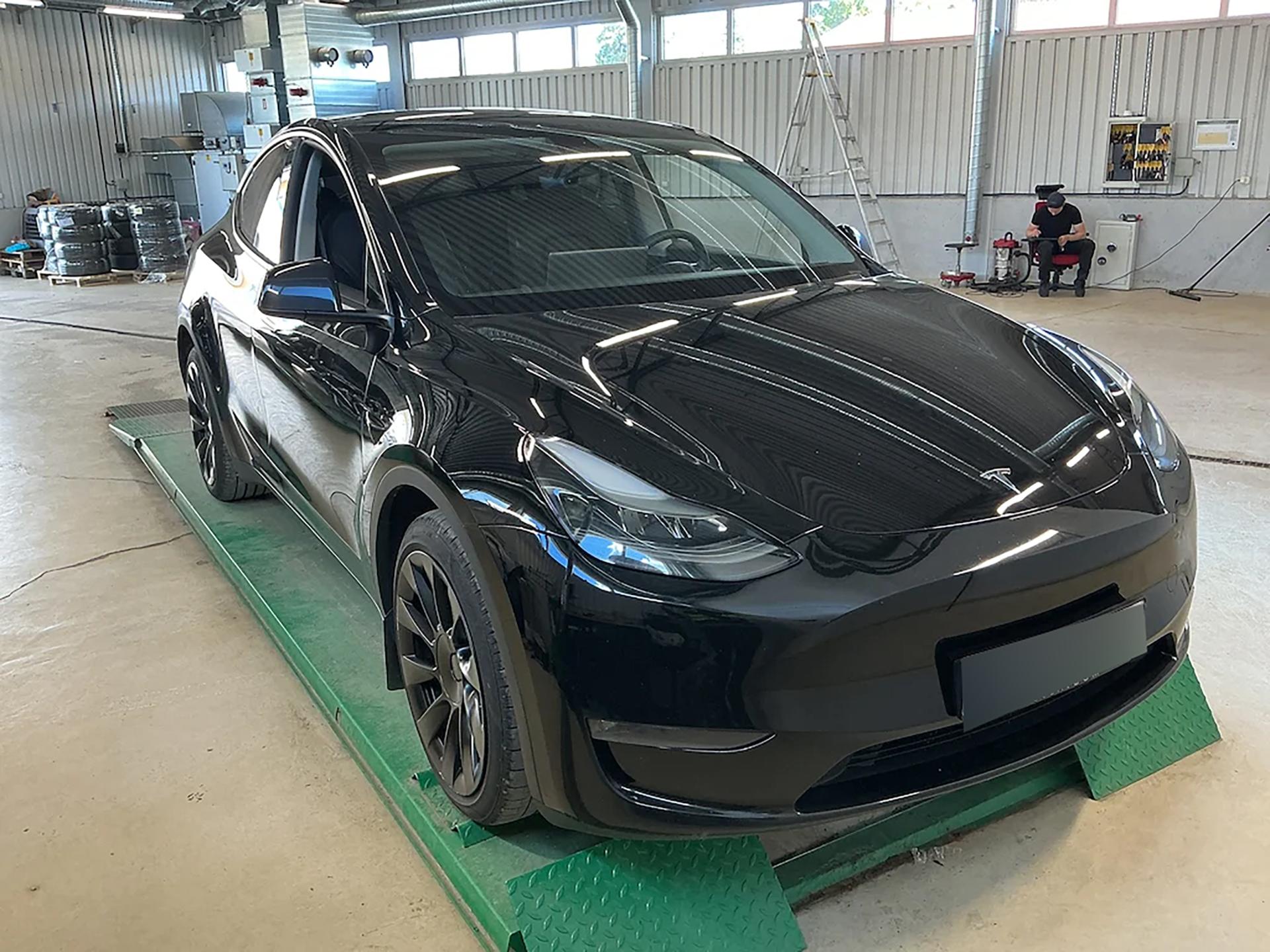 Tesla Model Y Long Range AWD
