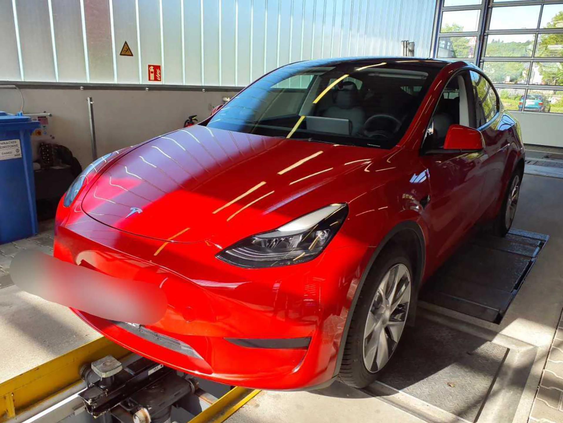 Tesla Model Y RWD, LFP baterie, Tažné