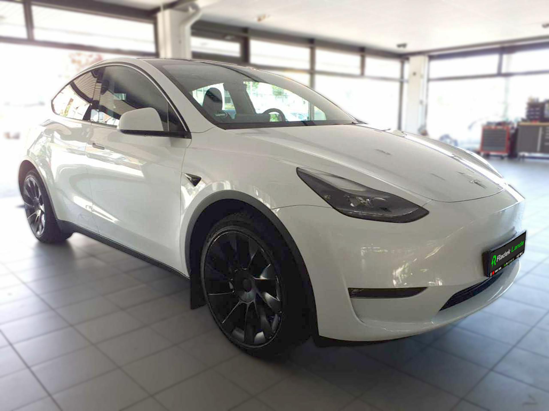 Tesla Model Y Long Range AWD | Berlín, tažné