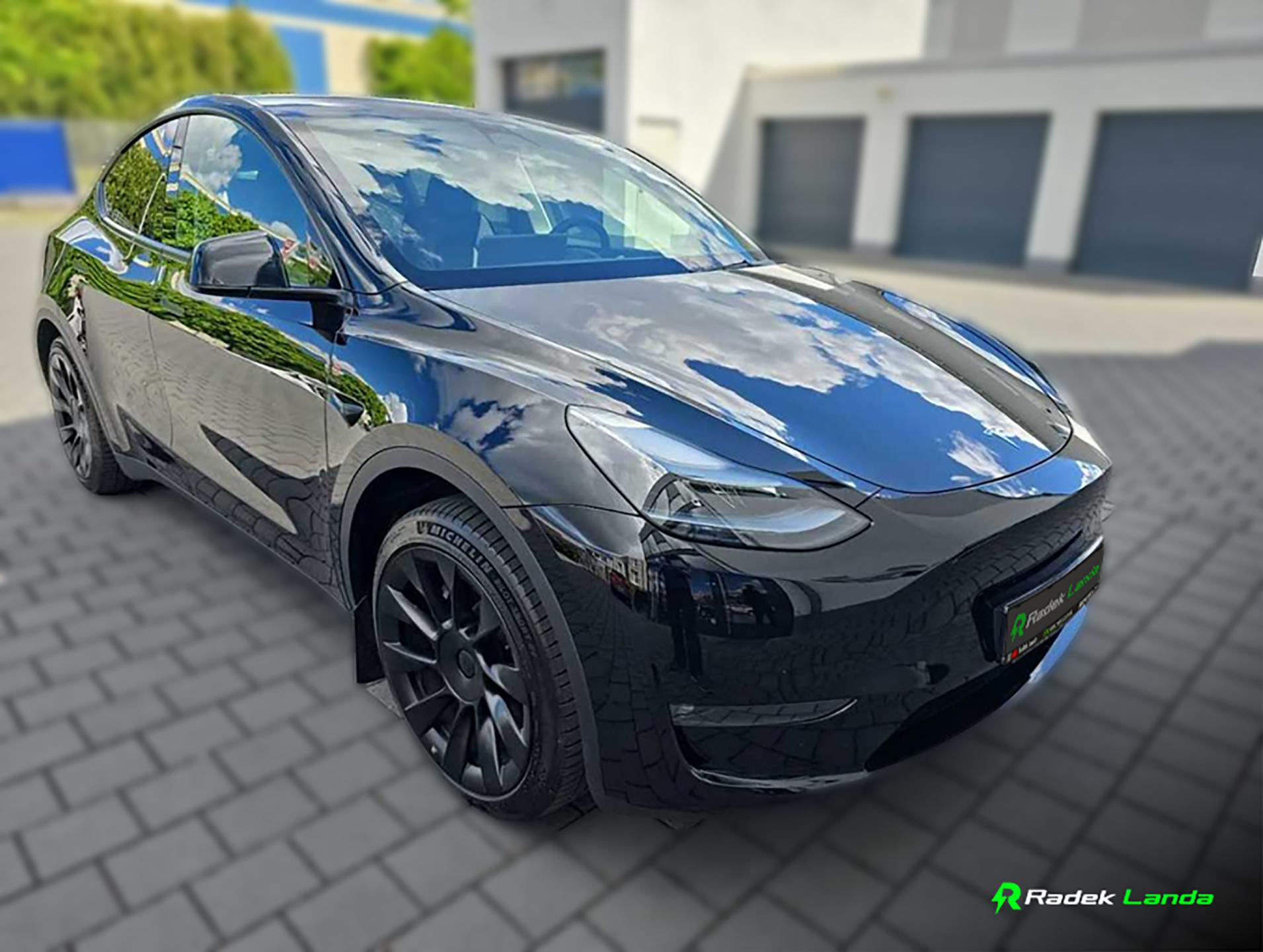 Tesla Model Y Berlín, 20" Induction, Tažné