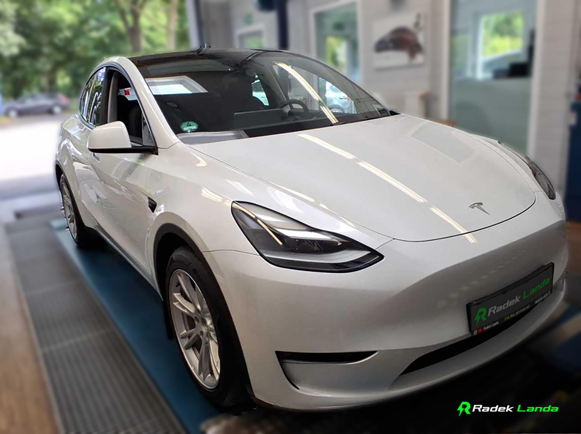 Tesla Model Y AWD Berlín, Tažné, Dual Motor