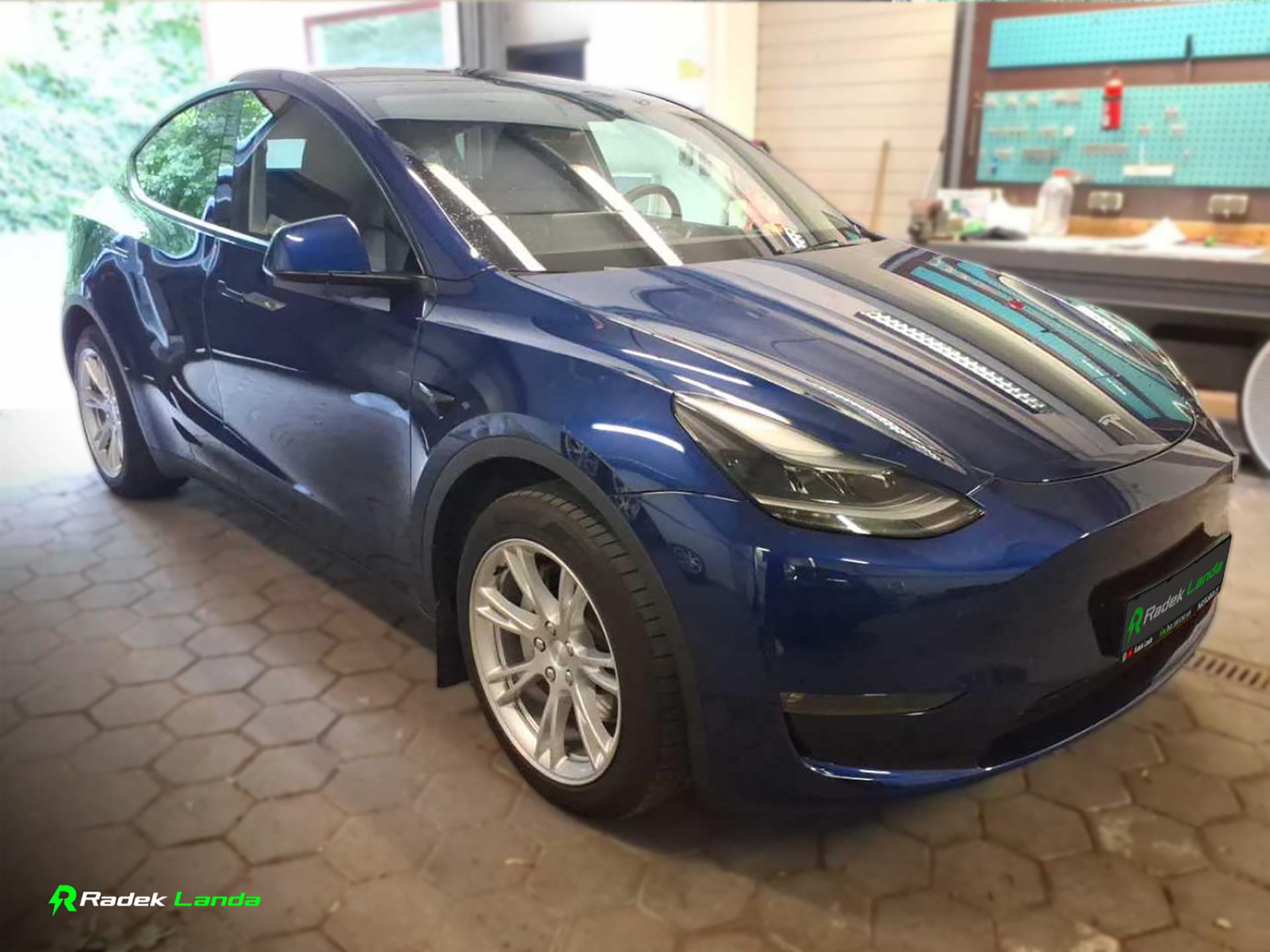 Tesla Model Y Enhanced Autopilot, Tažné 1600