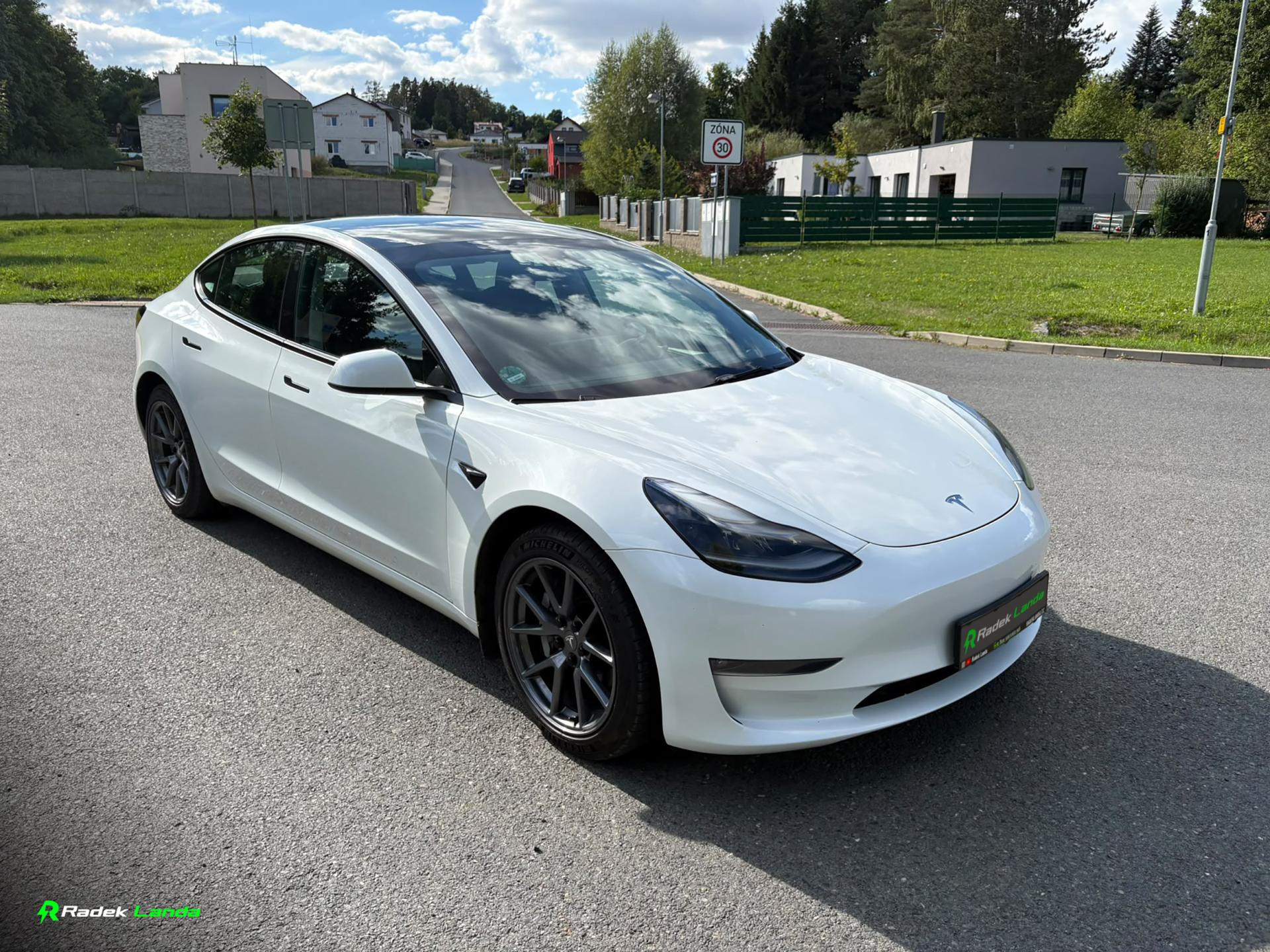 Tesla Model 3 AWD, Tažné, Neplátce